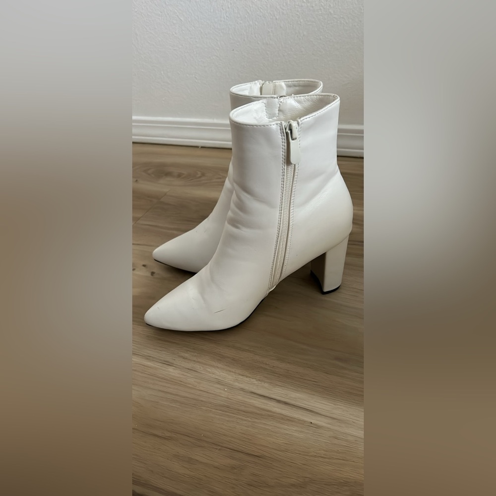 7.5 white pleather heeled boots
